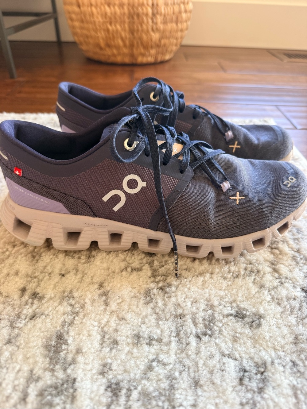On Running Cloud Sneakers Women’s Size 8 Navy Gray Lightweight Athletic Shoes